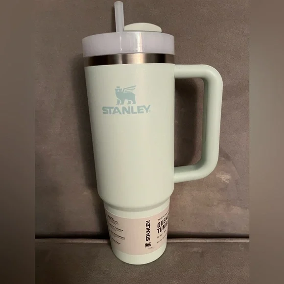 Stanley Quencher H2.0 30oz Tumbler NWT’s & Disney+More Straw Toppers Included - Picture 3 of 10